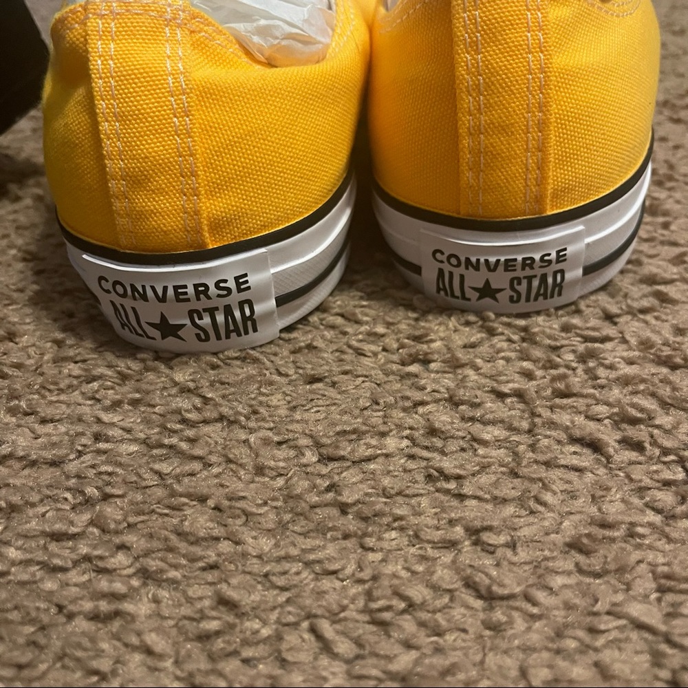 Converse size 12 Women, size 10 men’s. Purchased new in wrong size.